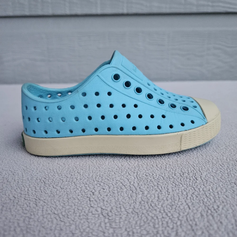 Native Jefferson Toddler SZ C8 Blue Bone Slip-On Water Shoes Unisex